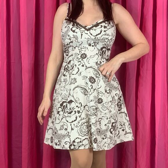 City Triangles Dresses & Skirts - City Triangles sweetheart ribbon neckline fit and flare dress, size 3